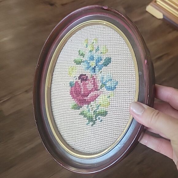 Pair Vintage Floral Needlepoint Flowers in Oval Frames Miss Matched 9x7 & 8x6.5 - Picture 10 of 14